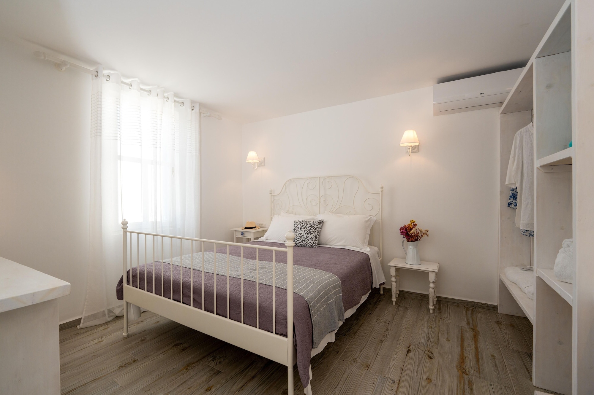 ROMANTIC, DOUBLE BED
