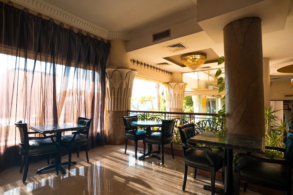 restaurant-cafeteria