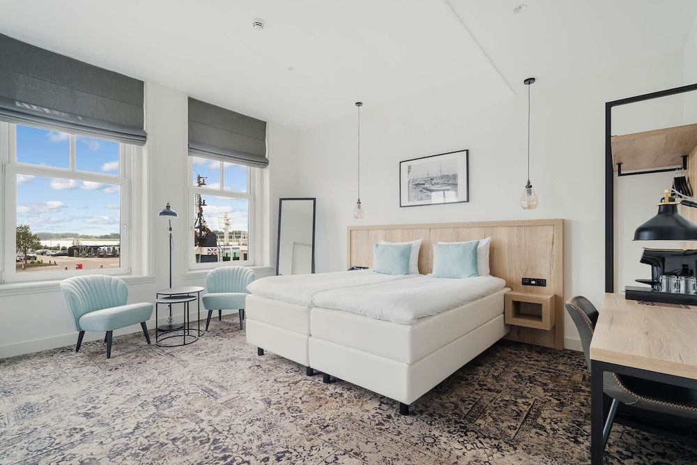 Hotel Maassluis 12/50