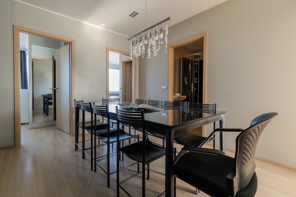 Mani Apartments 50/50