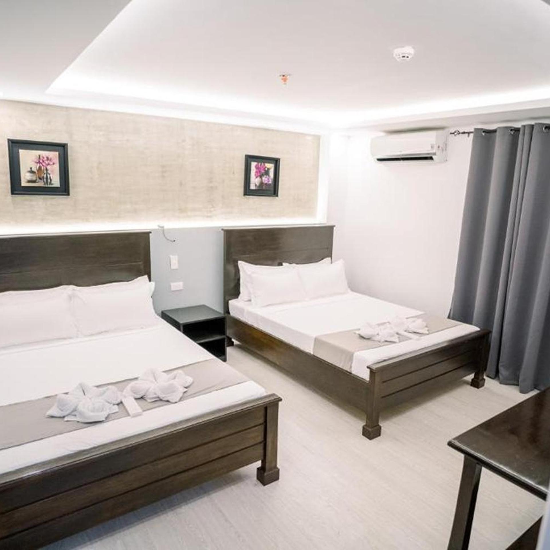 Spotlight Hotel near Hundred Islands Wharf 10/44