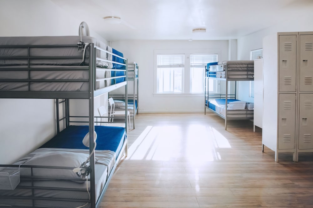 Melrose Hostel 36/48