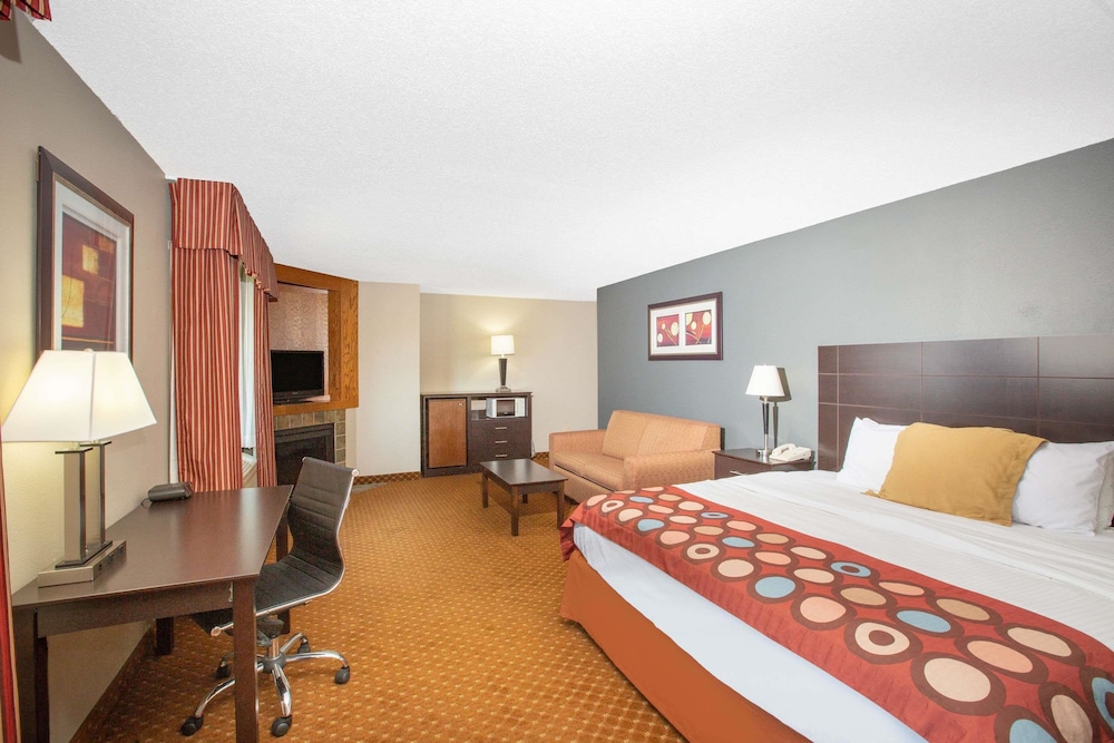Baymont by Wyndham Coralville 19/37