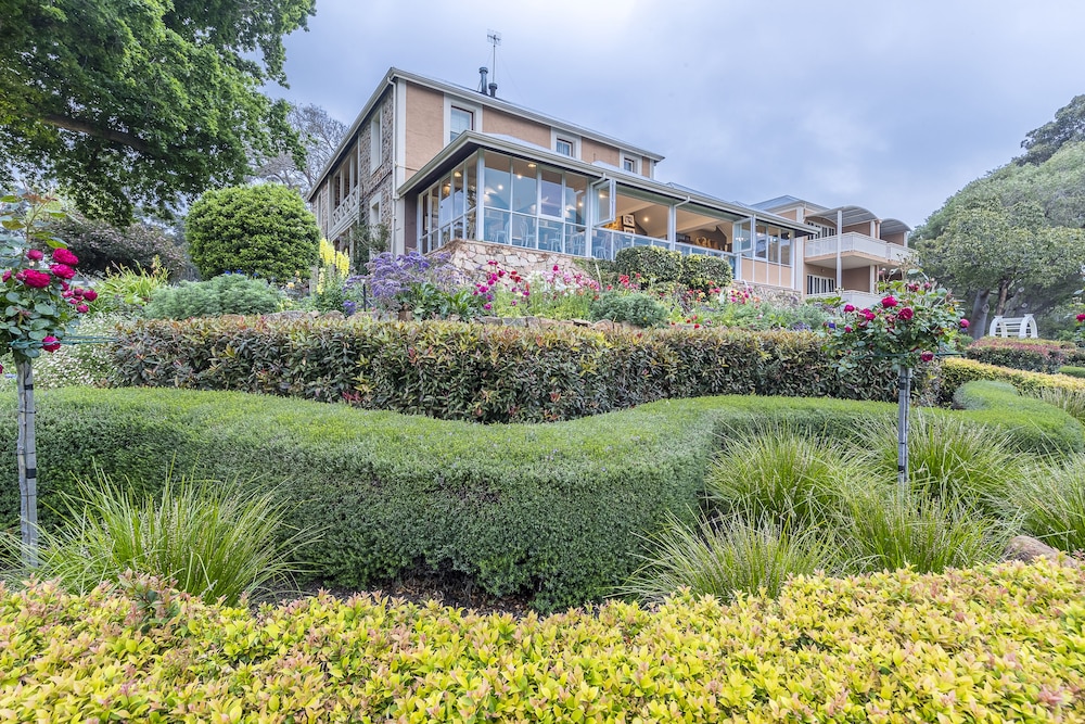 Grand Mercure Basildene Manor 43/46