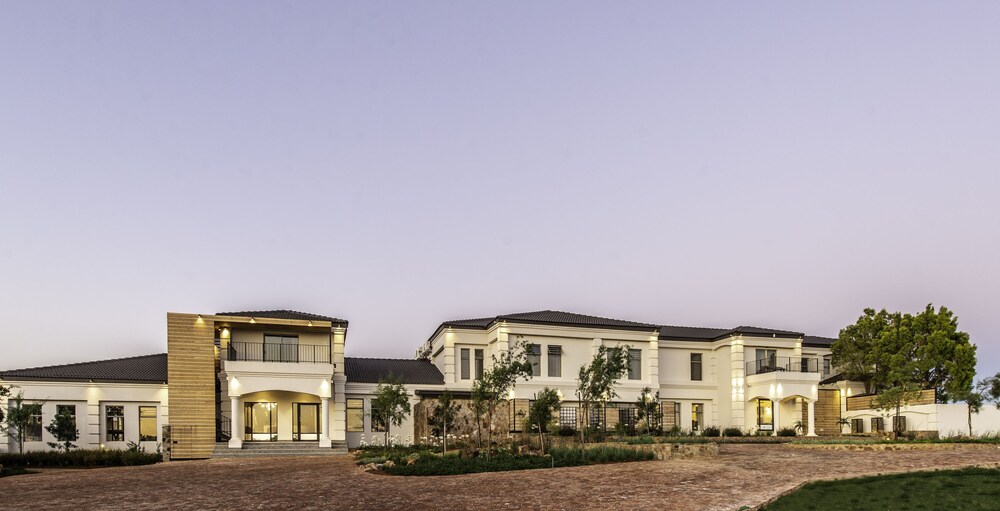 The Feather Hill Boutique Hotel 1/29
