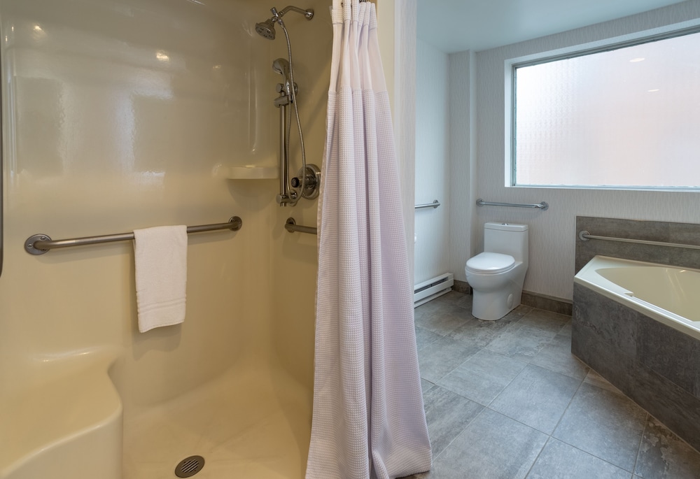 Crowne Plaza Fredericton Lord Beaverbrook 13/74