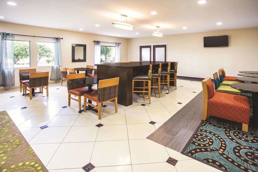La Quinta Inn & Suites by Wyndham Evansville 31/43