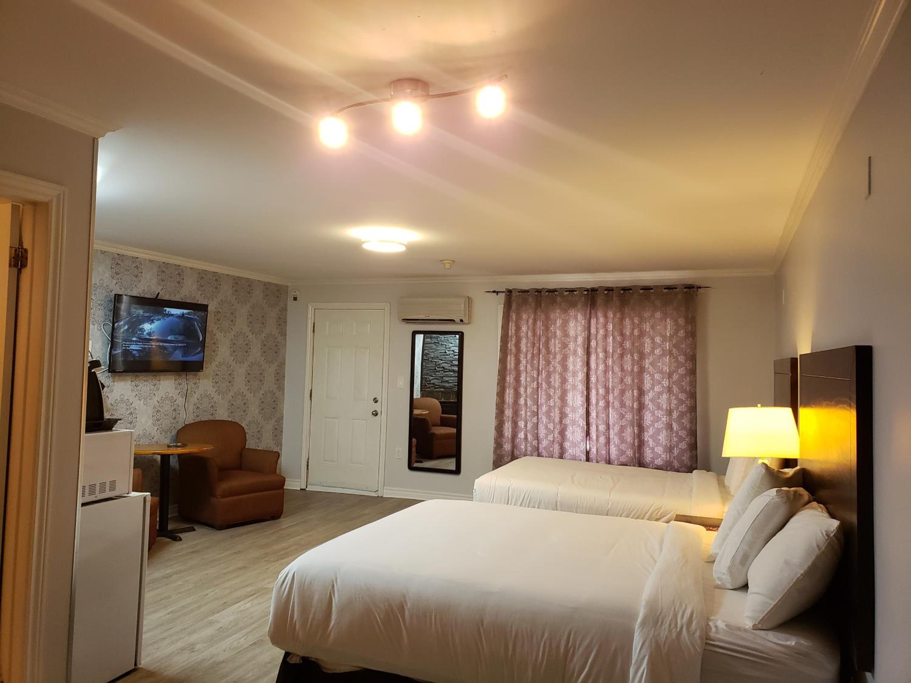 Regency Inn & Suites 2/33