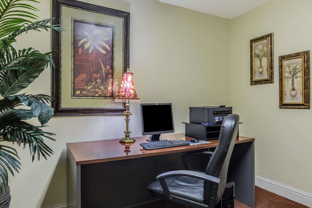 Super 8 by Wyndham New Orleans 35/43