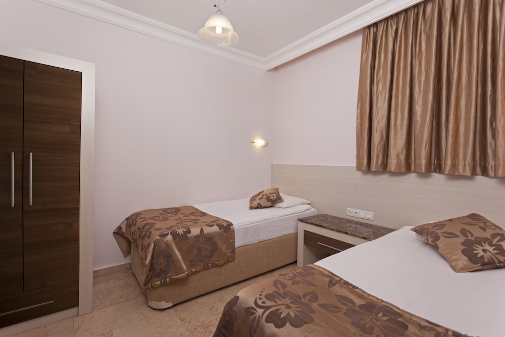 Club Paradiso Hotel 11/50