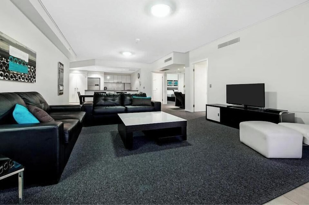 Broadbeach Skyline 3 Bedroom Retreat 12/20