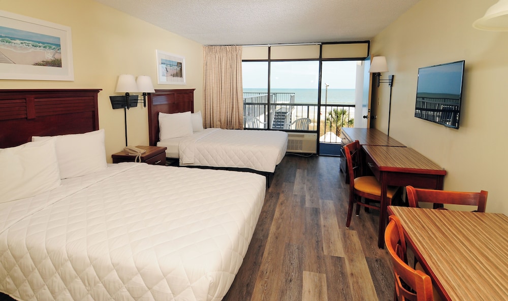 2 Rooms, Suite, 3 Queen Beds, Ocean Front
