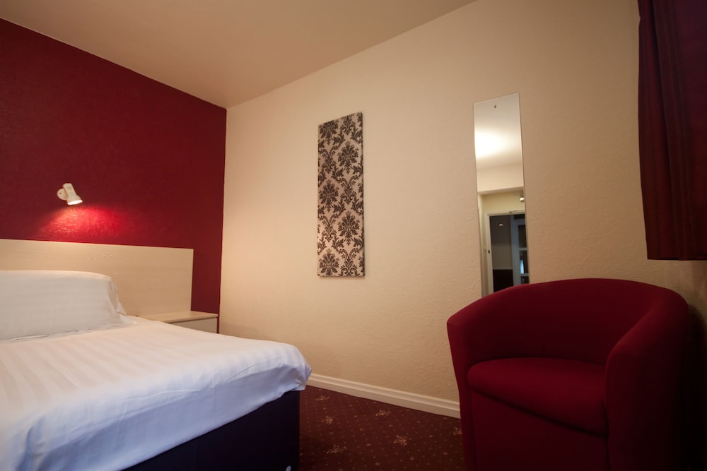 Norfolk Hotel 18/58