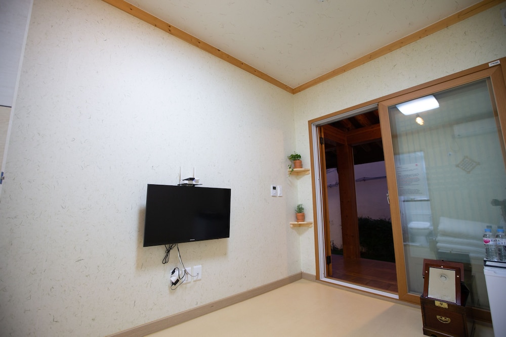 Nabijam Hanok Hotel 53/61
