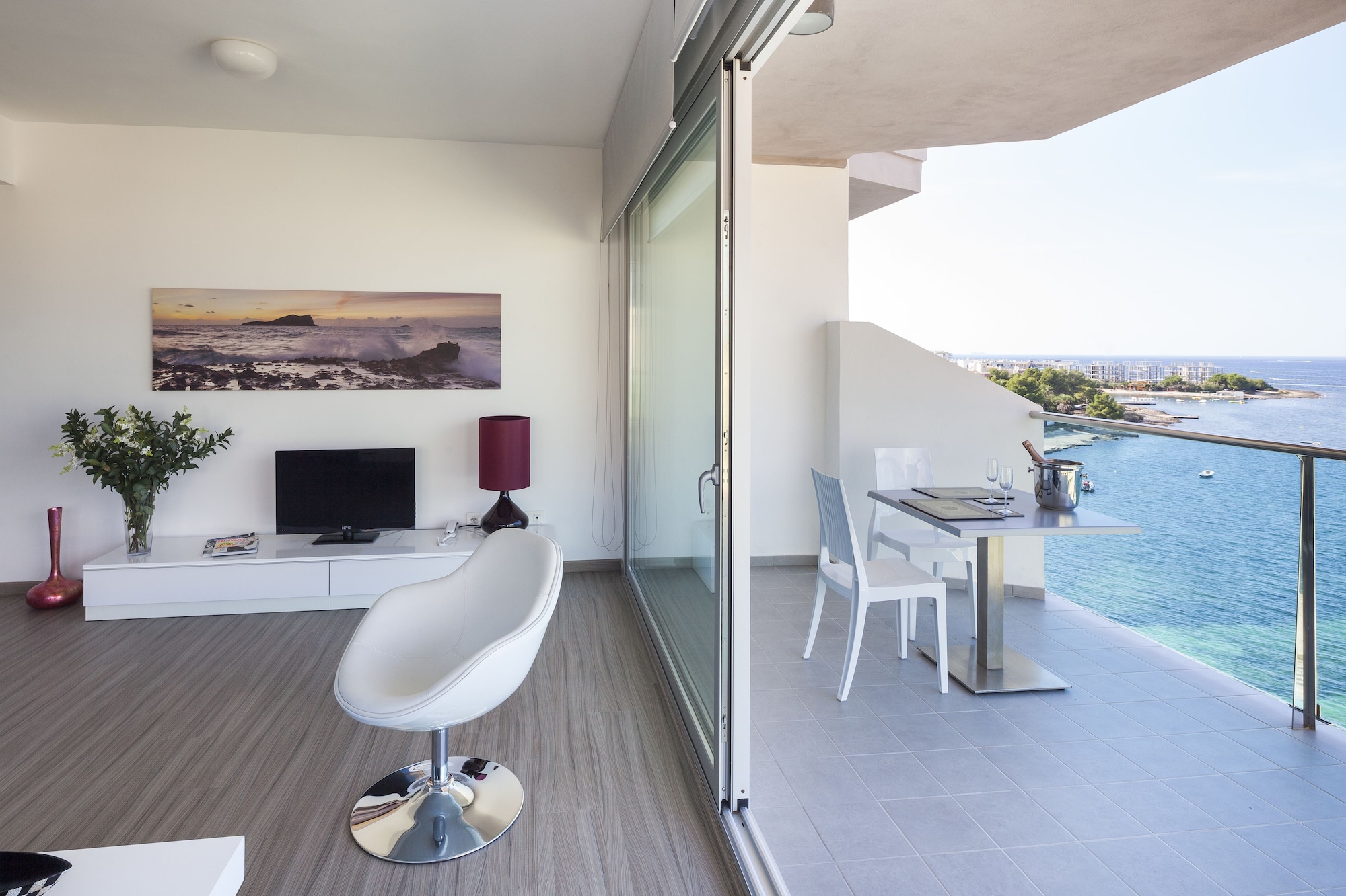 1 Bedroom, Deluxe, Suite, Single, 2 Double Beds, Sea View
