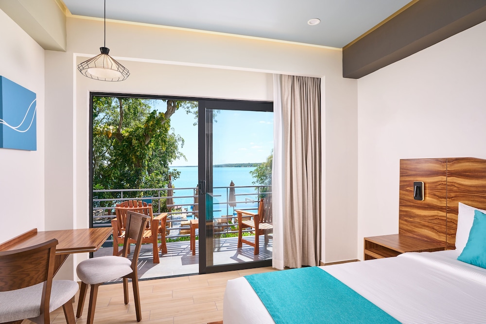 Cristalino Lagoon Front Hotel, Restaurant & Spa 31/94