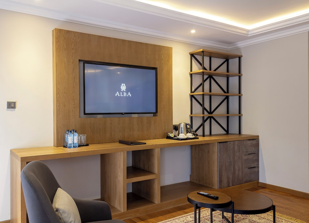 Alba Hotel Meru 40/50