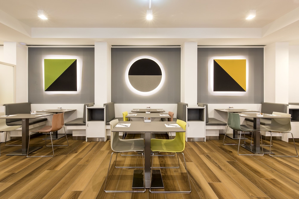 43 Station Hotel 52/61