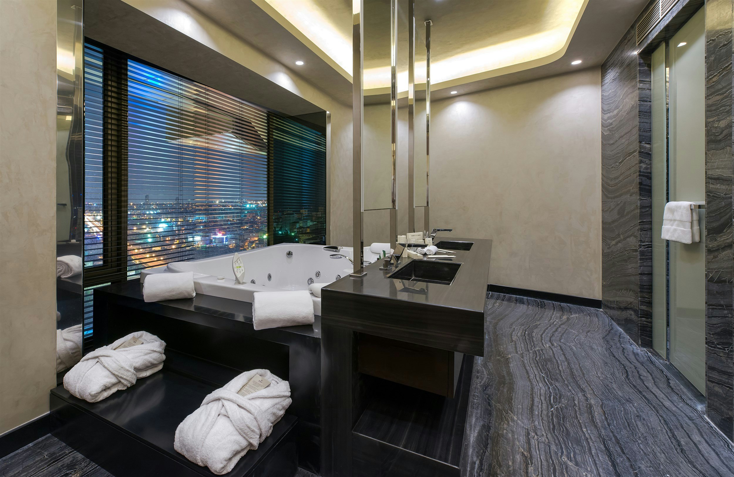 Hilton Istanbul Kozyatagi 50/50