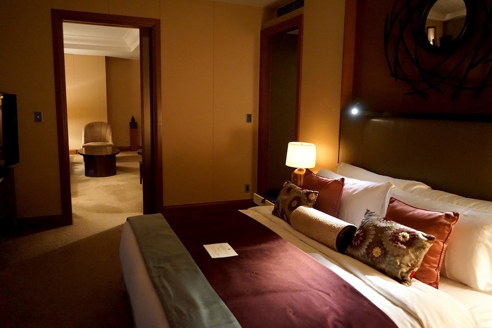 The St. Regis Osaka 15/65
