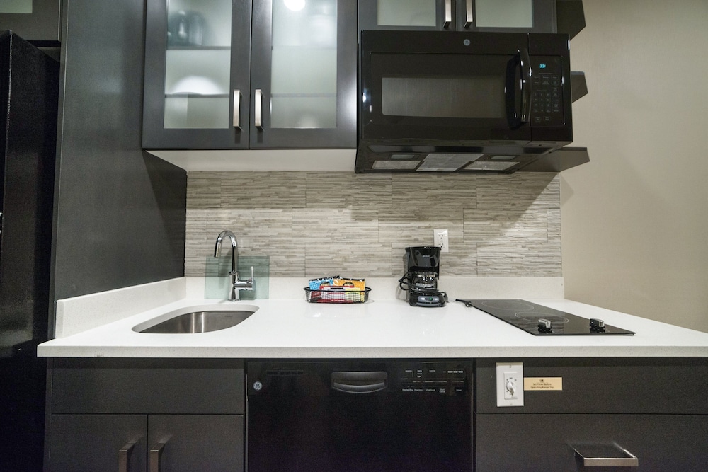 Candlewood Suites Edmonton West 61/76