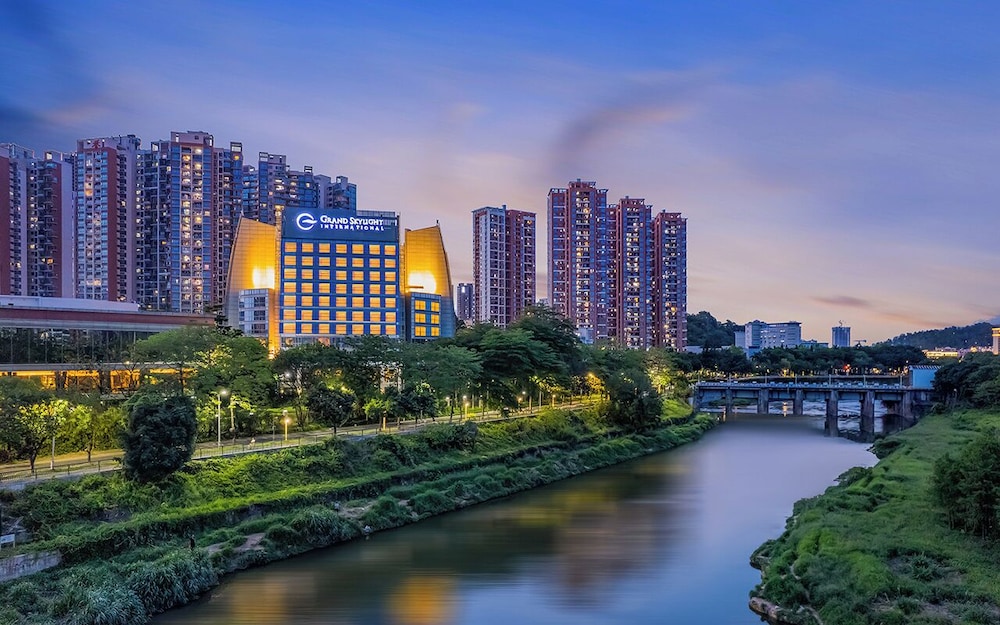 Grand Skylight International Hotel Guanlan 46/50