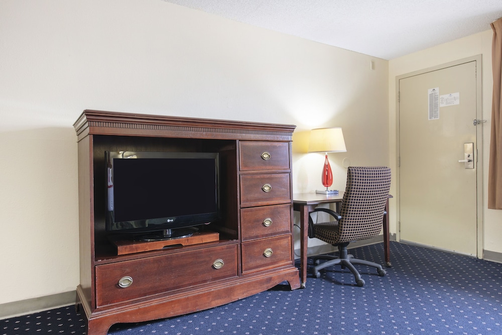 OYO Hotel Tulsa International Airport 14/26