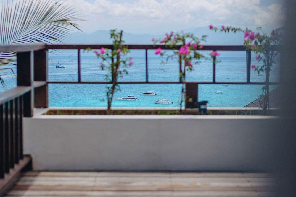 Batu Karang Lembongan Resort and Spa 11/85