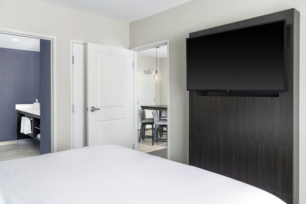 Residence Inn By Marriott Detroit Dearborn 4/33