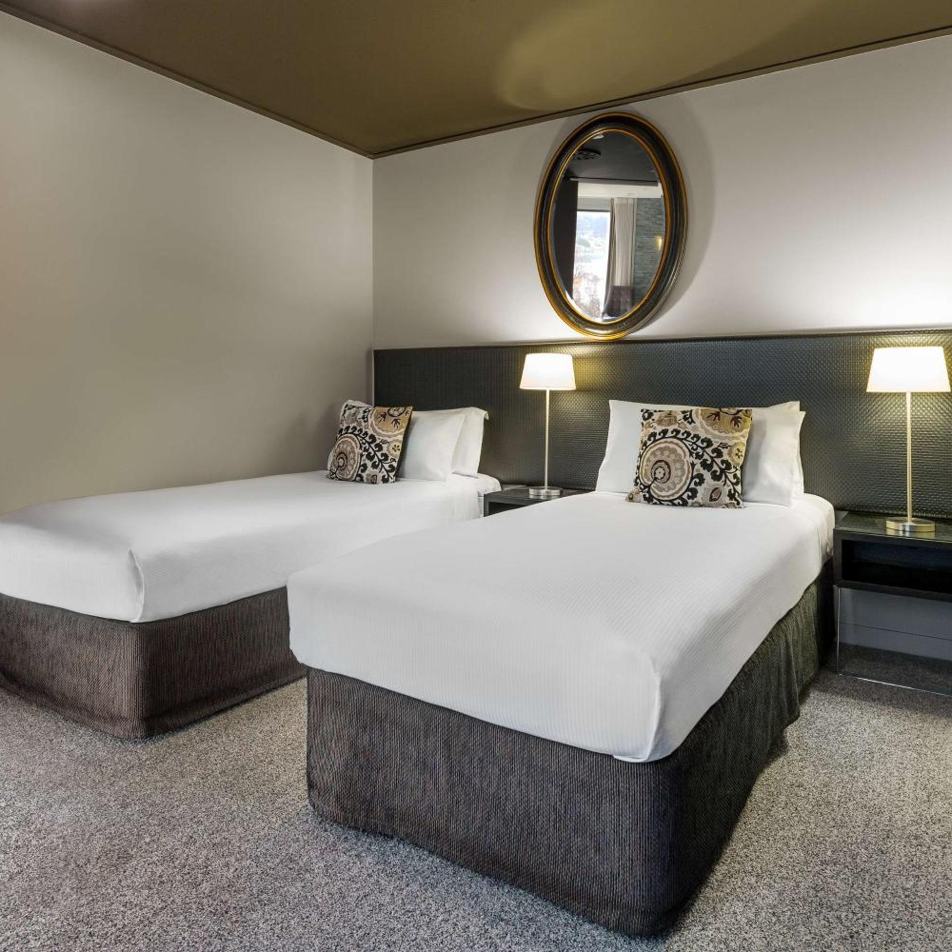 DELUXE, TWIN BEDS, LAKE VIEW, KITCHENETTE