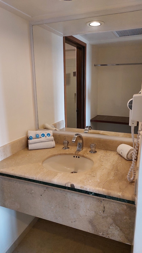 Real Del Sol Hotel 50/50