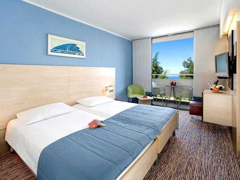 Room, Twin Beds, Balcony, Valamar Diamant Hotel 2/6