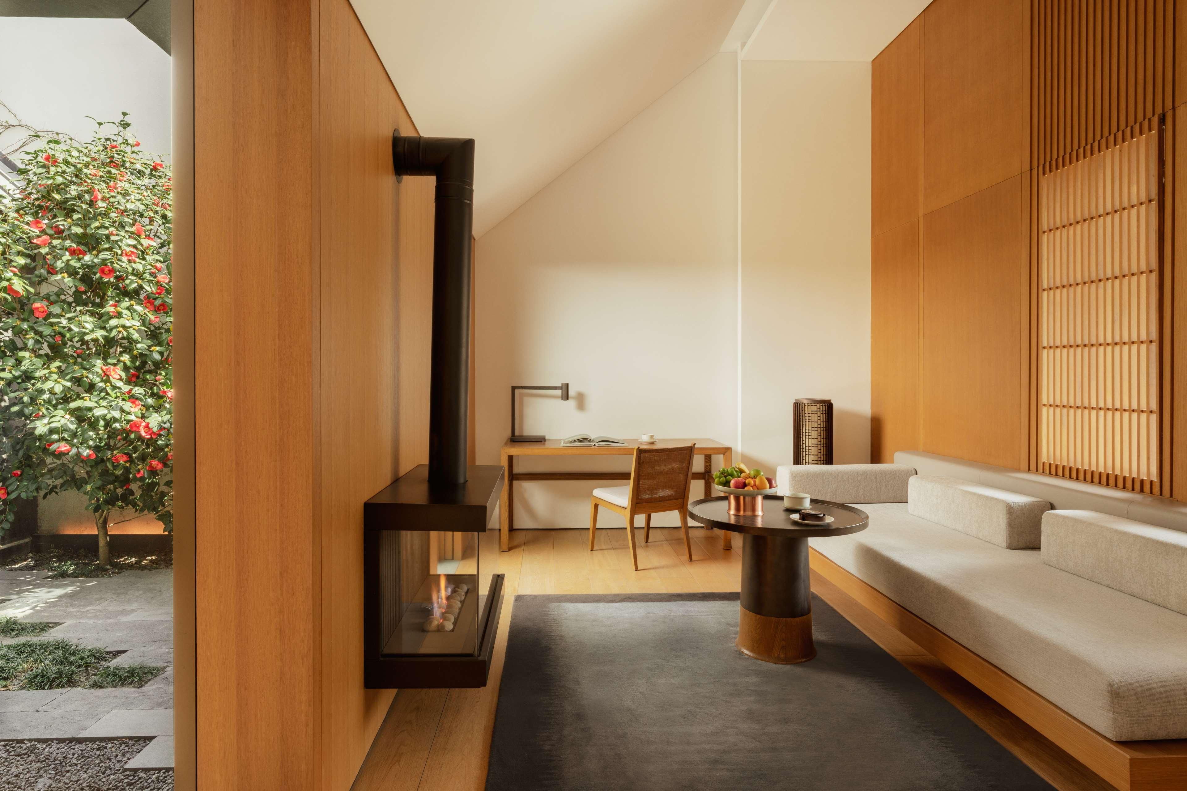 Pavilion, Twin Beds