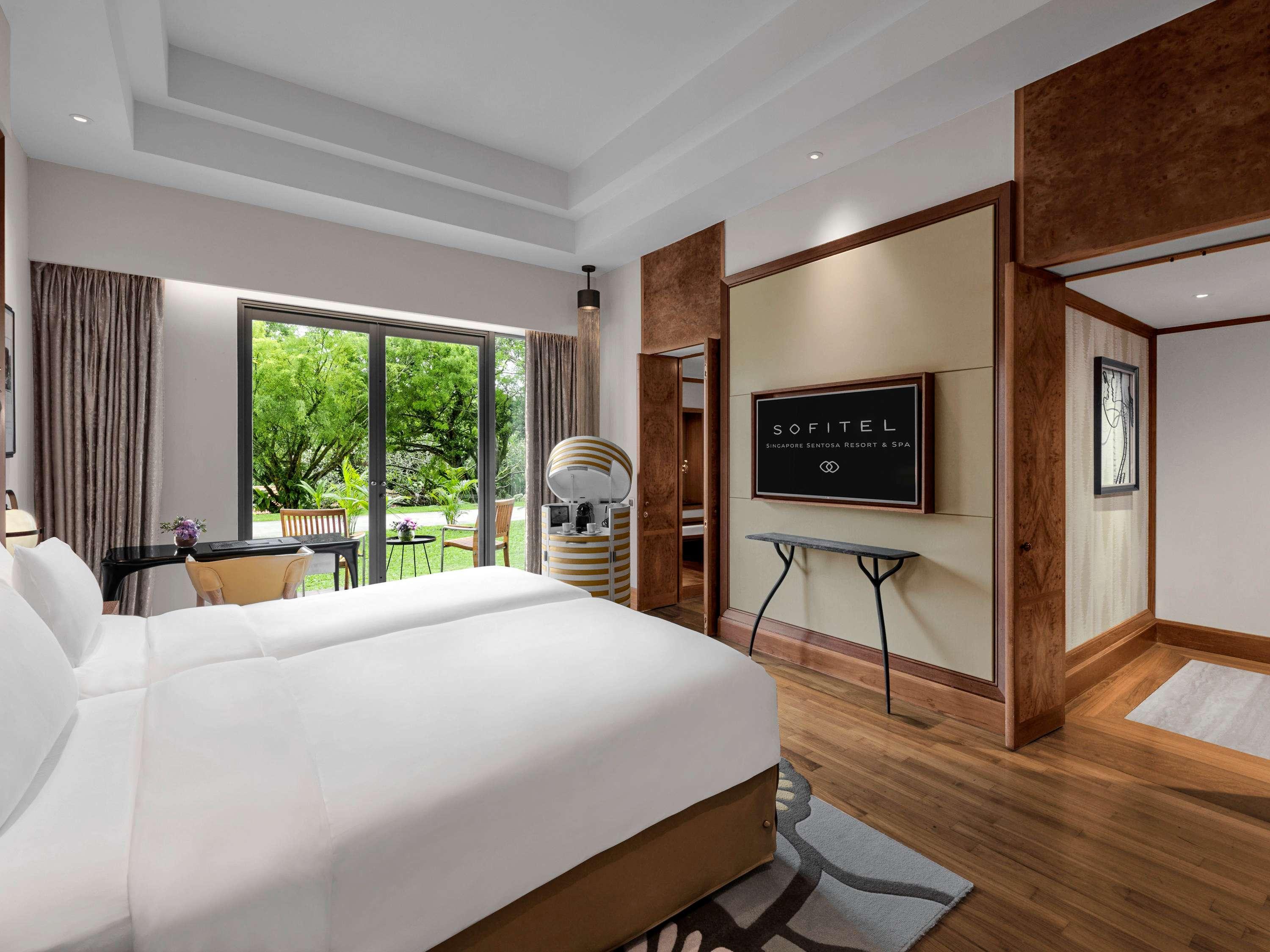 Imperial, Suite, King Bed, Dining Area, Living Area