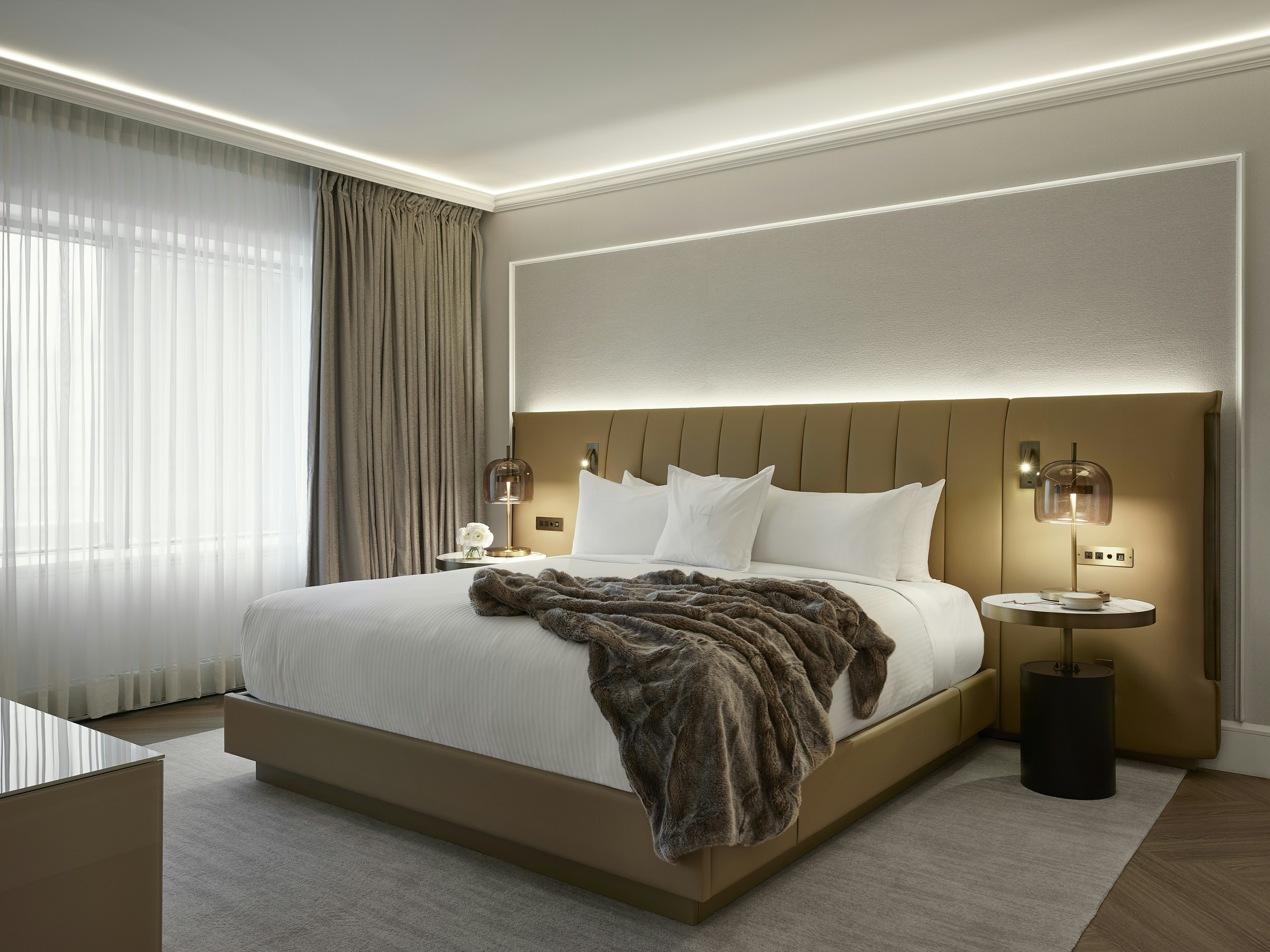 STUDIO, SUITE, KING BED