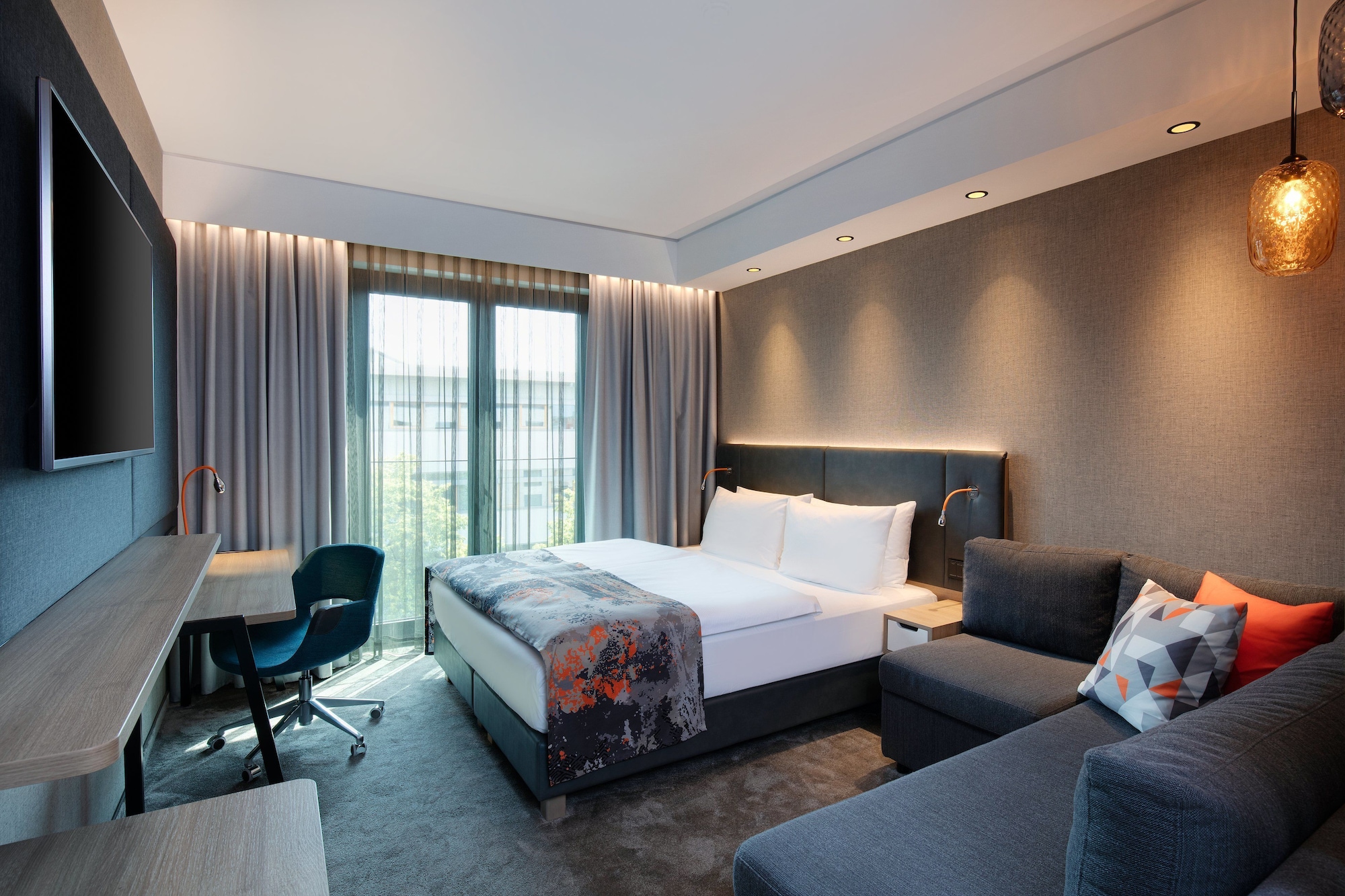 Standard, Queen Bed