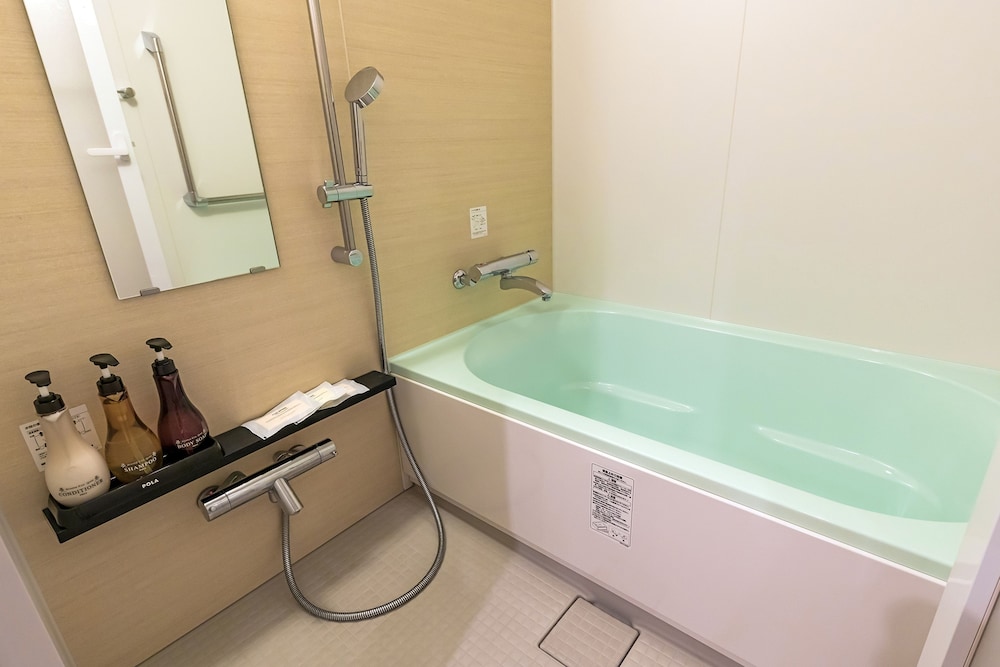 Akasaka Yoko Hotel 64/65