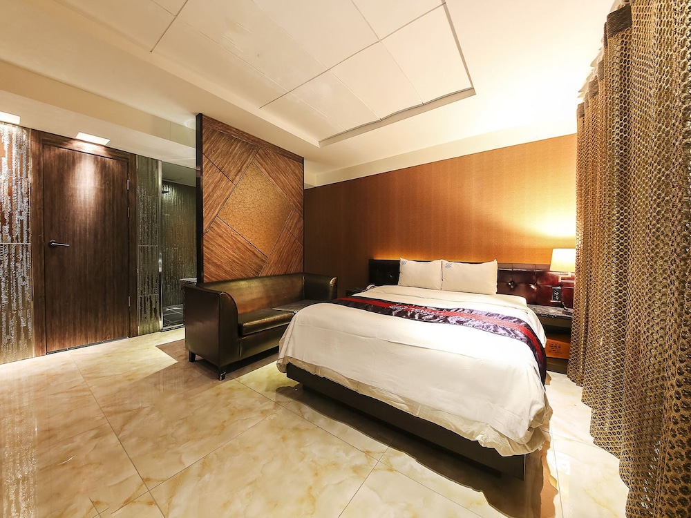 Zenith Hotel 27/63