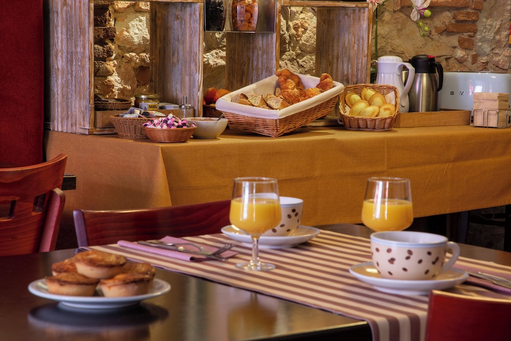 Logis Hotel Les Pasteliers 20/36