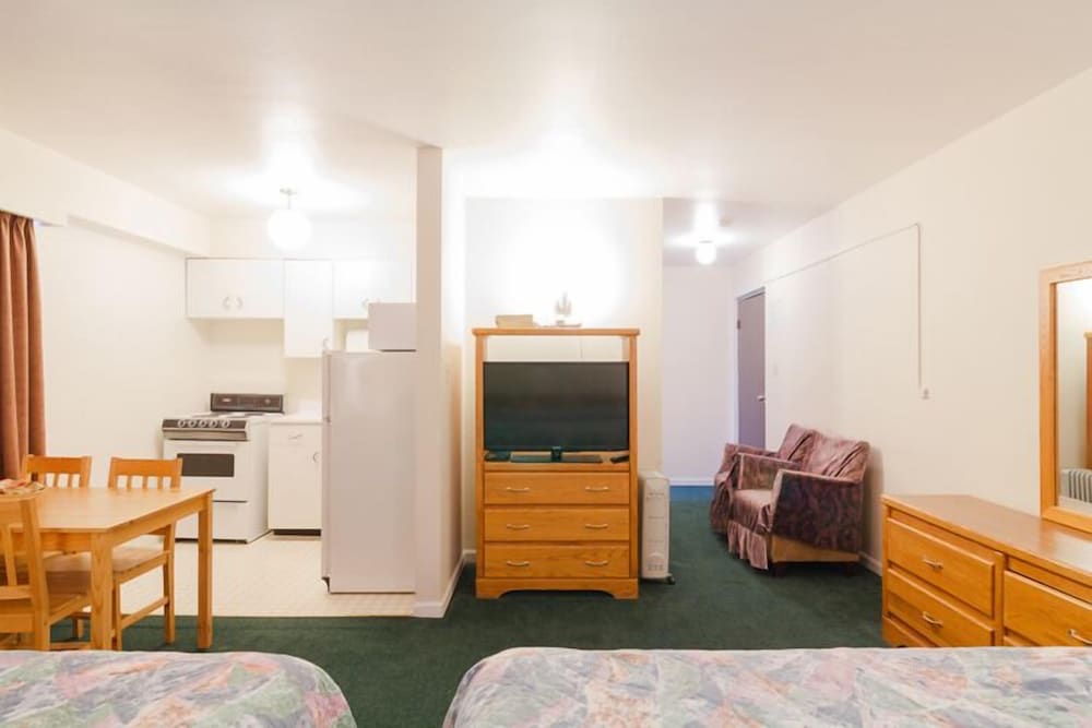 English Bay Hotel 38/62