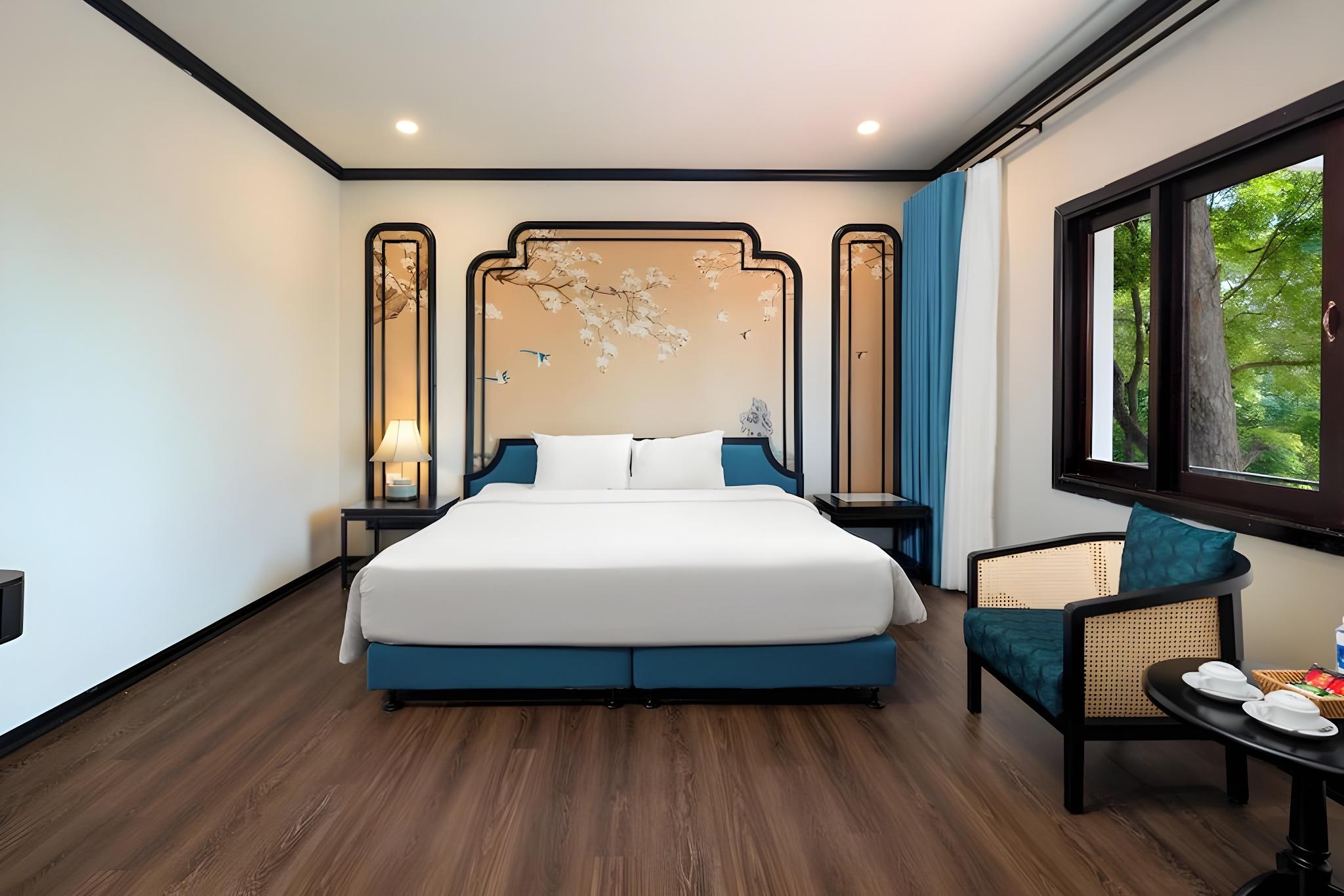Hill, Pine, King Bed