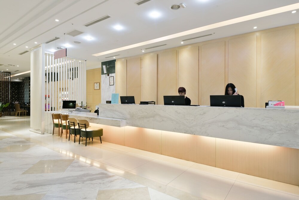Champs Elysees Hotel 3/47