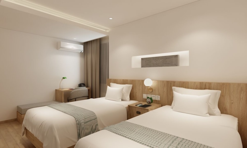 Happy Dragon Saga Hotel (Beijing Tiananmen Wangfujing) 10/20