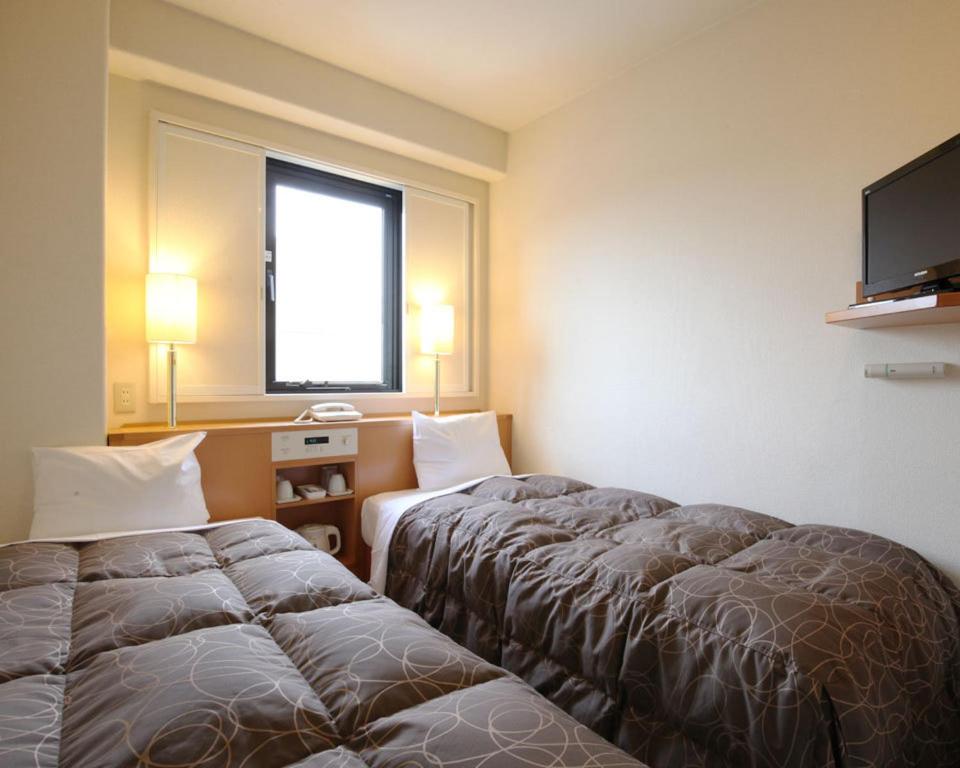 Room, Twin Beds, Smoking