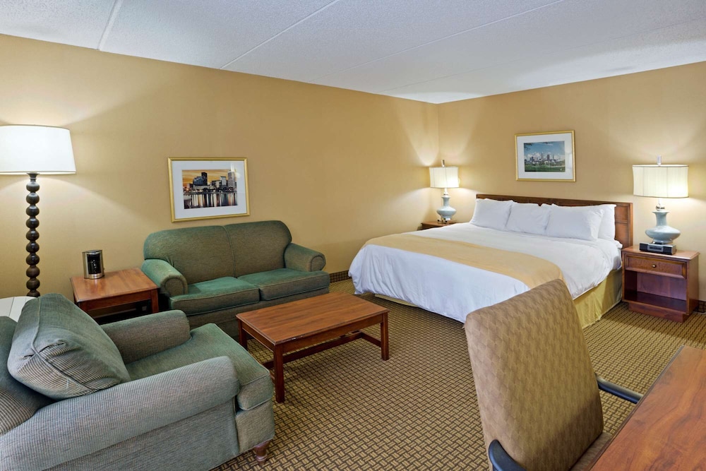 Hotel RL Cleveland Airport West 11/31