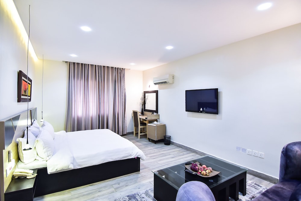 Pearl Gate Hotel 12/50