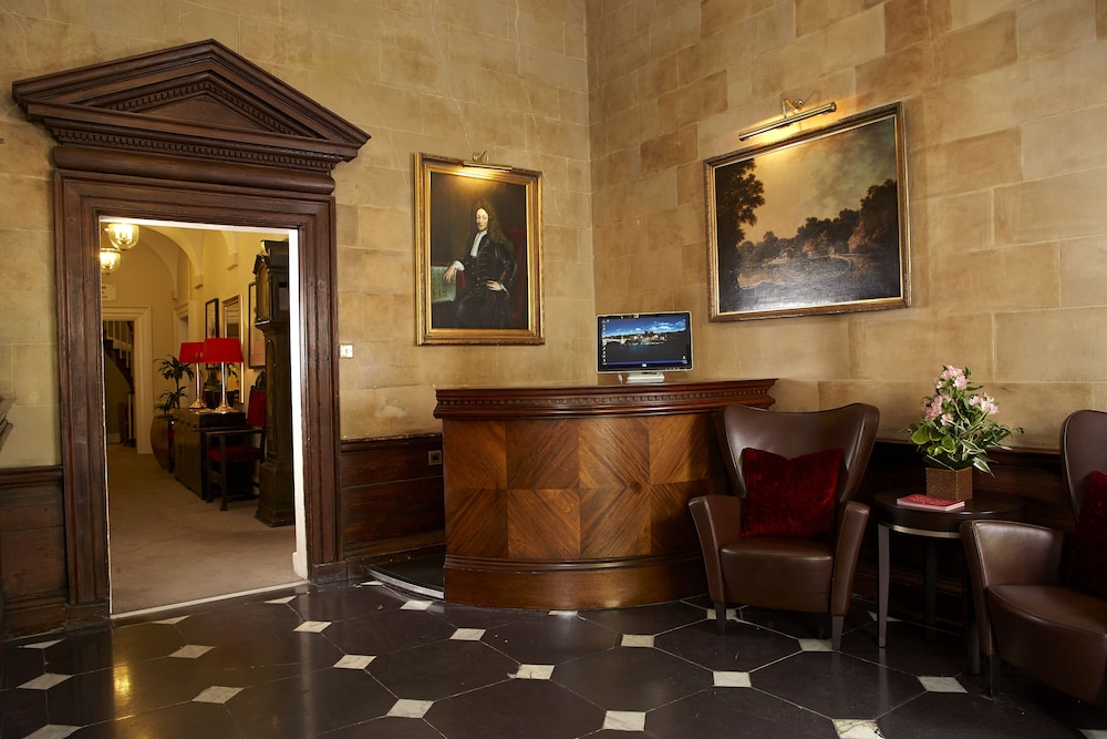 SIR CHRISTOPHER WREN HOTEL AND SPA 4/84