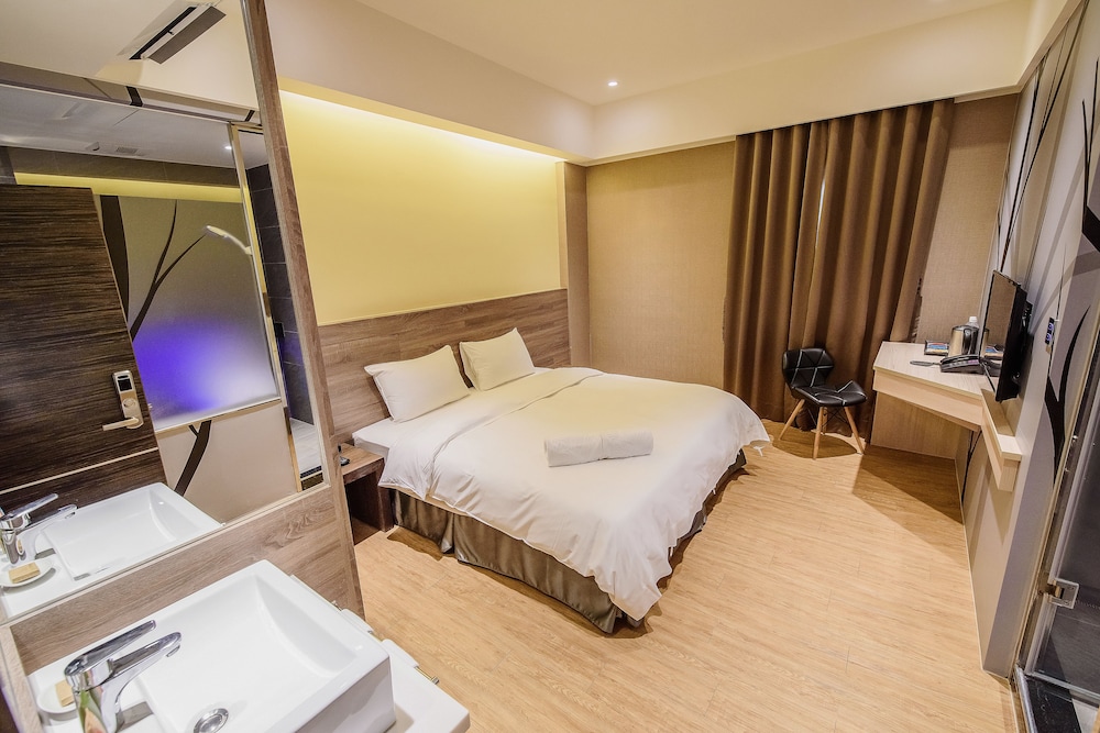 Bv Hotel 6/41