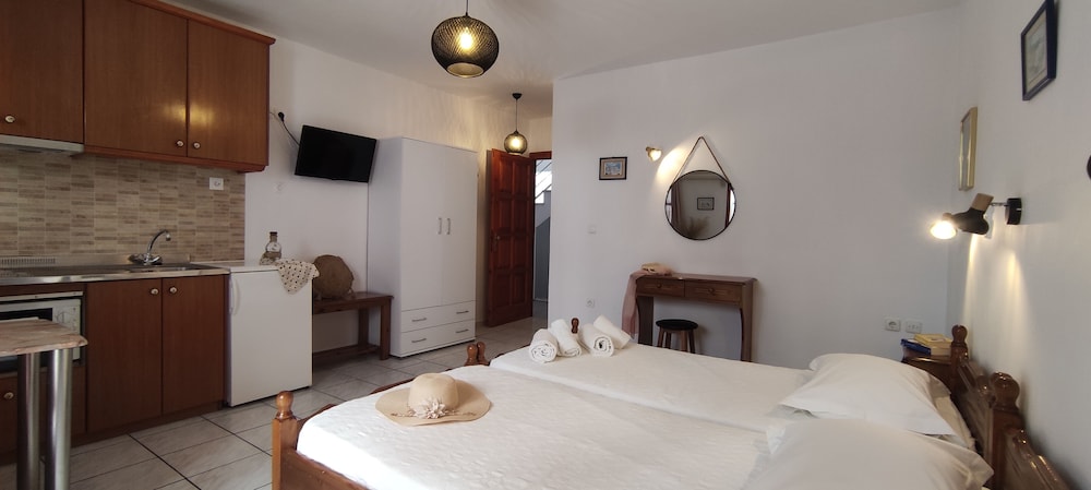Kapetanos Rooms 8/50