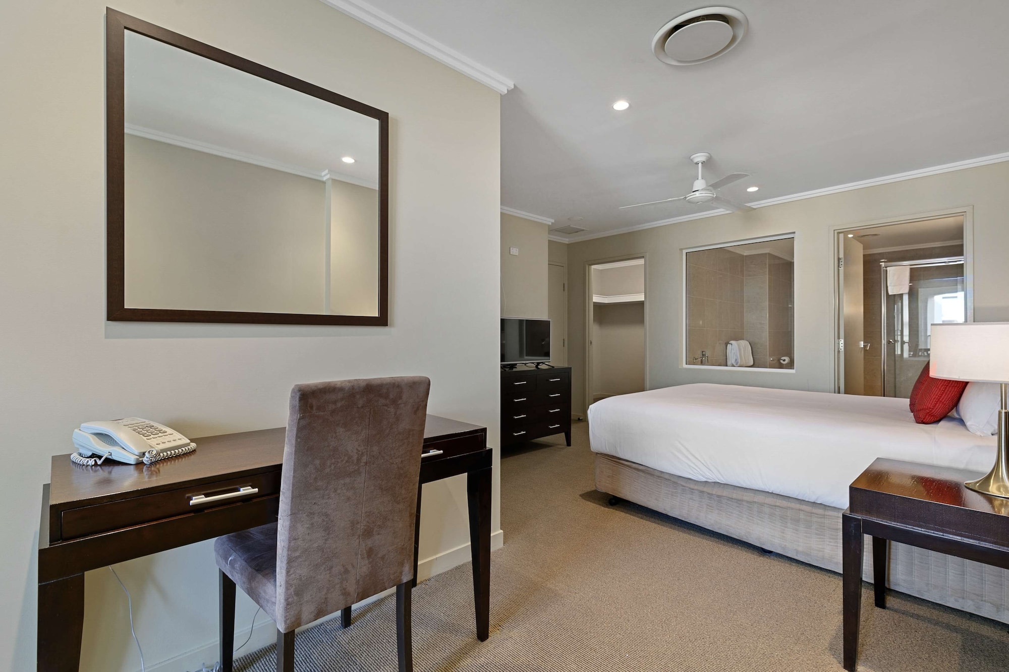 3 Bedrooms, Penthouse, 1 Queen and 2 King Beds, Oaks Hervey Bay Resort and Spa 4/6